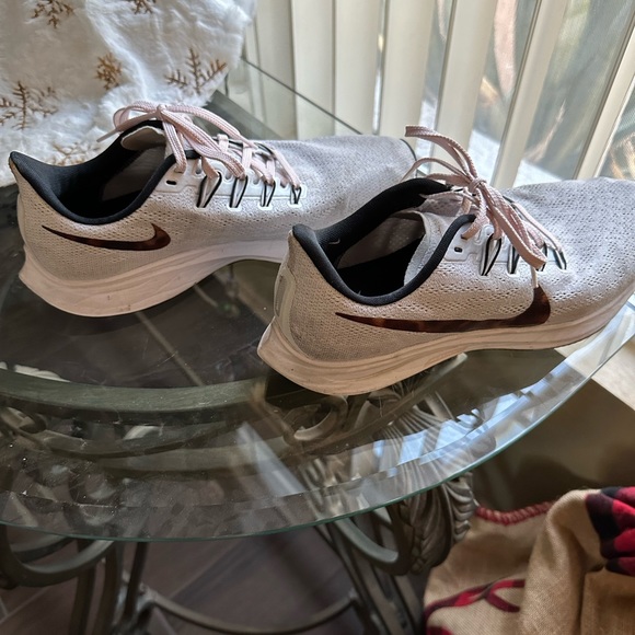 Nike - Picture 7 of 9